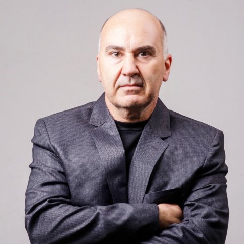 Sergio Farinelli presentó su nuevo libro, "El monstruo frutado"